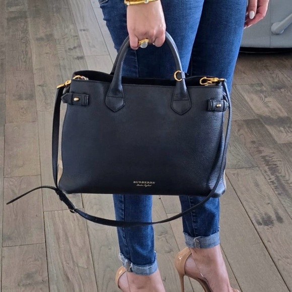 Authentic BURBERRY Derby Calfskin House Check Medium Banner Tote in Black. - Picture 4 of 10